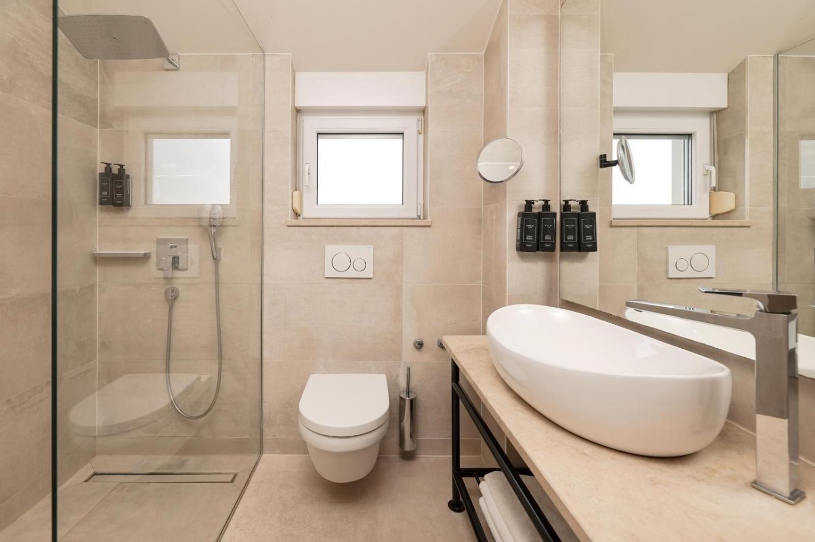 Rooms & Restaurant Matanovi Dvori Sukošan Dış mekan fotoğraf