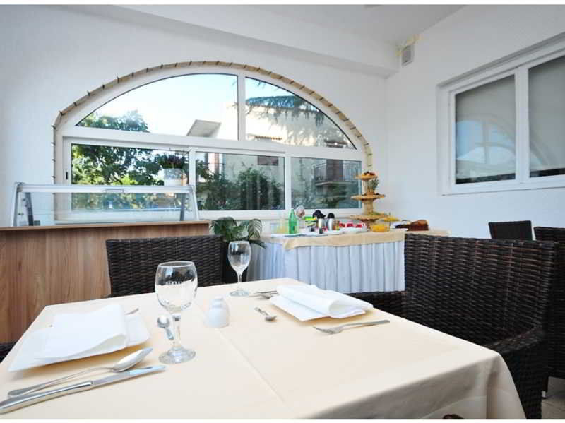 Rooms & Restaurant Matanovi Dvori Sukošan Dış mekan fotoğraf