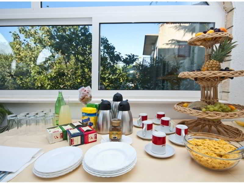 Rooms & Restaurant Matanovi Dvori Sukošan Dış mekan fotoğraf