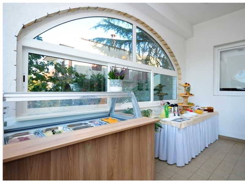 Rooms & Restaurant Matanovi Dvori Sukošan Dış mekan fotoğraf