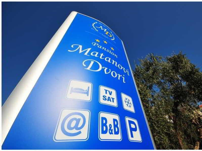 Rooms & Restaurant Matanovi Dvori Sukošan Dış mekan fotoğraf