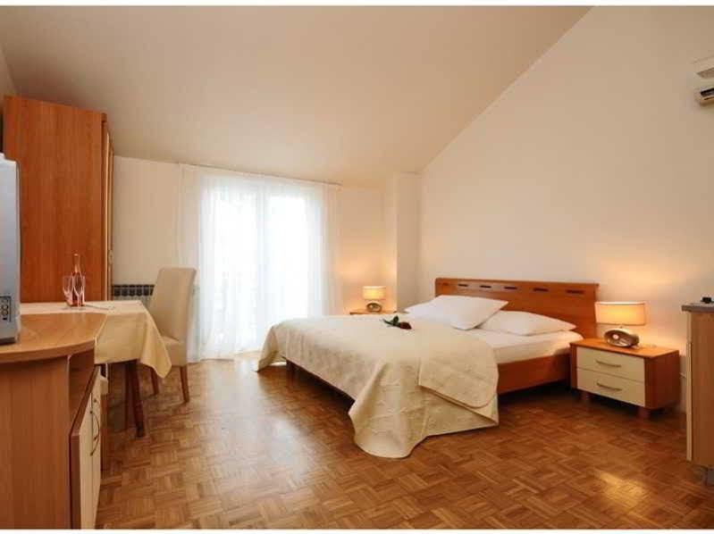 Rooms & Restaurant Matanovi Dvori Sukošan Dış mekan fotoğraf